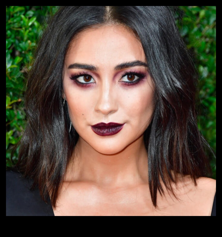 Το Glam Meets Grunge: Εκρηκτικές ανατροπές σε κλασικά βραδινά στυλ μακιγιάζ