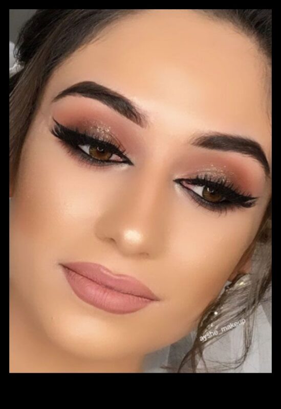 Glam και Grayscale: Εξερευνώντας την ομορφιά υψηλής αντίθεσης σε λαμπερά στυλ μακιγιάζ