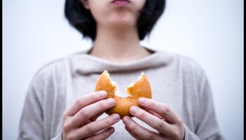 Βραχυπρόθεσμες δίαιτες και η σύνδεση με τη συναισθηματική διατροφή